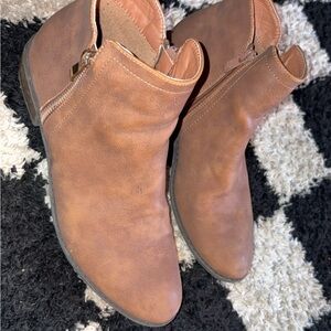 Women's Tan Faux-Leather Side-Zip Ankle Booties